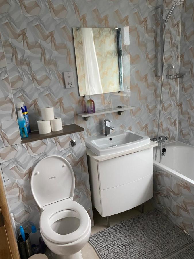 Spacious Shared Double Bedroom In * Londres